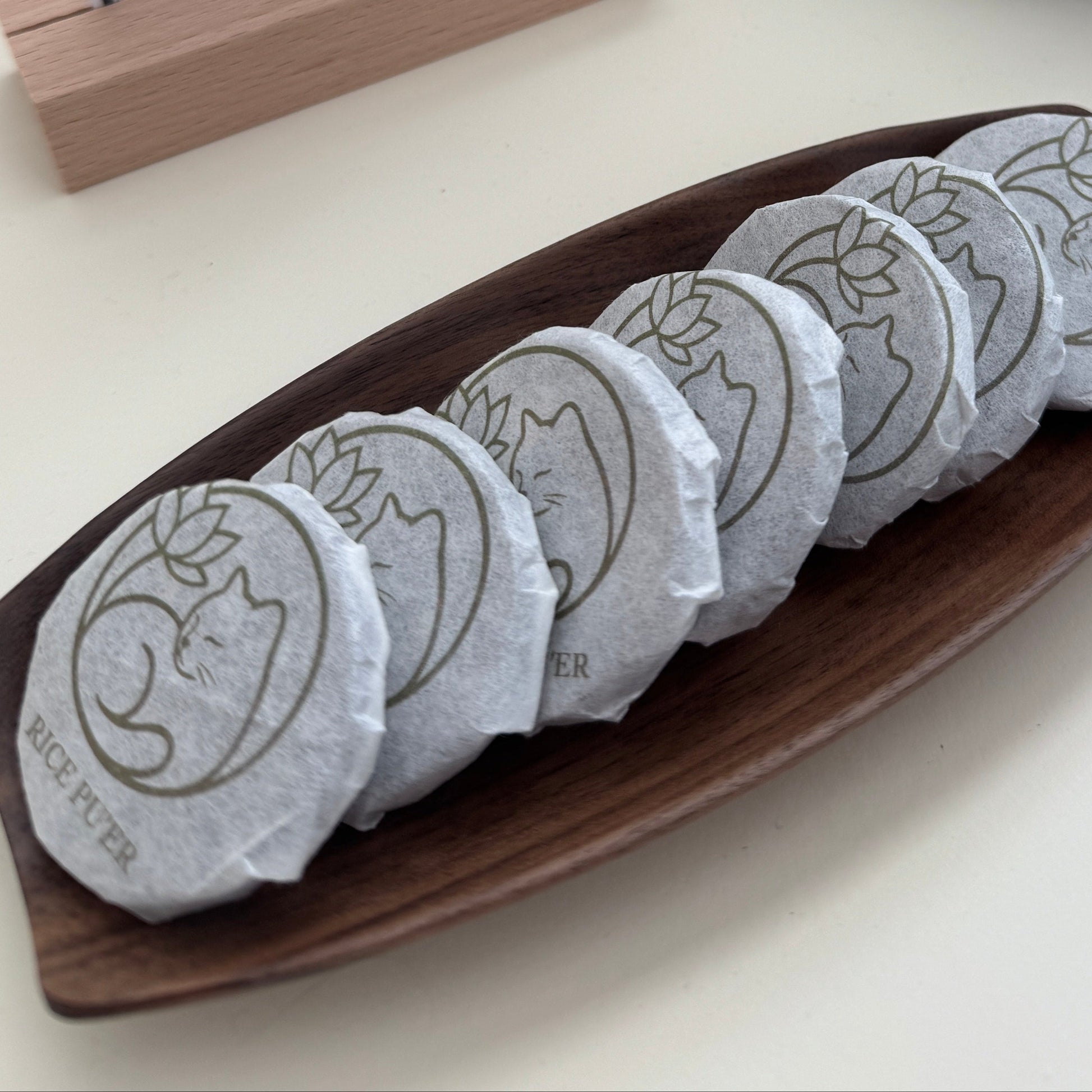 Glutinous rice pu'er mini-cakes