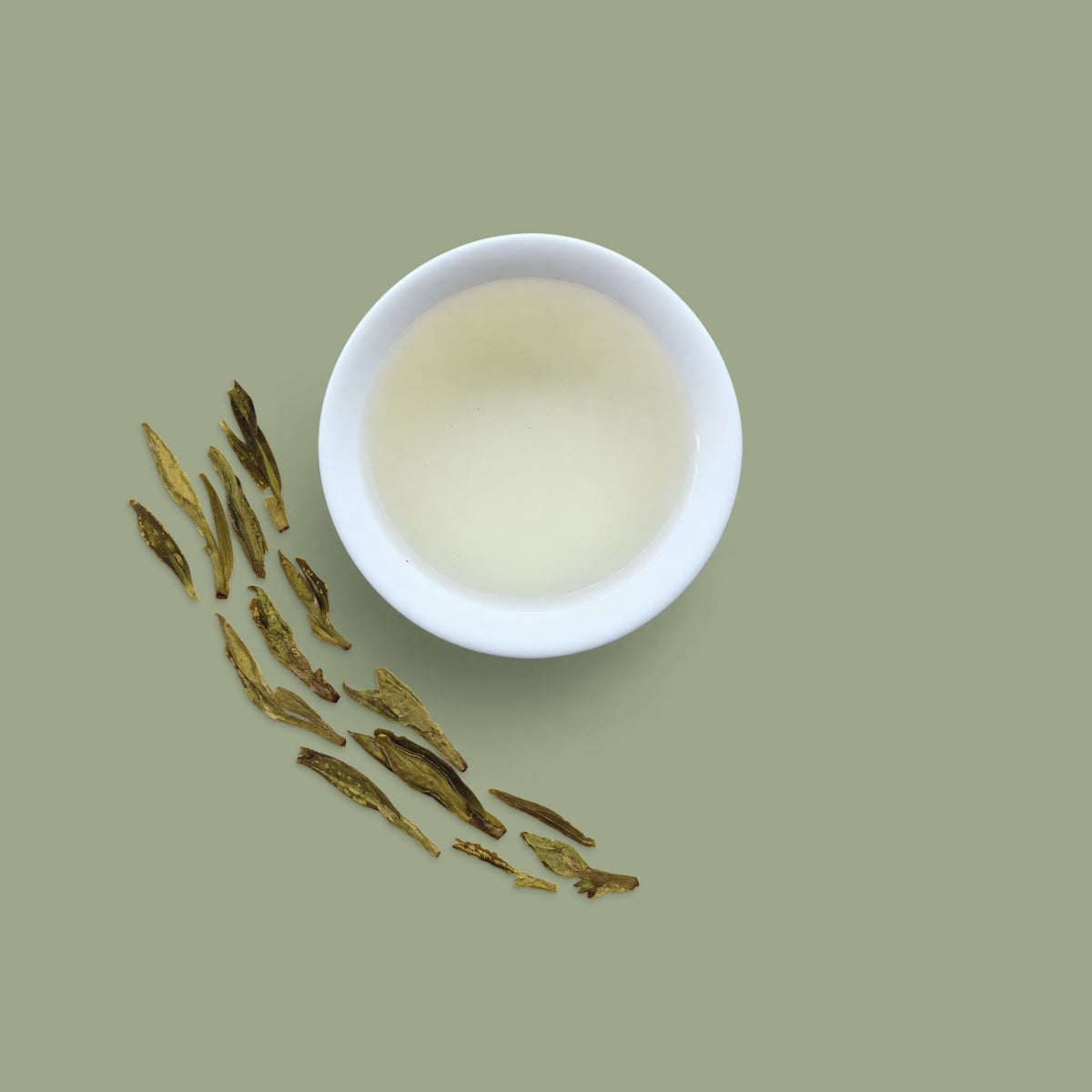 Green tea liquor with dry leaves