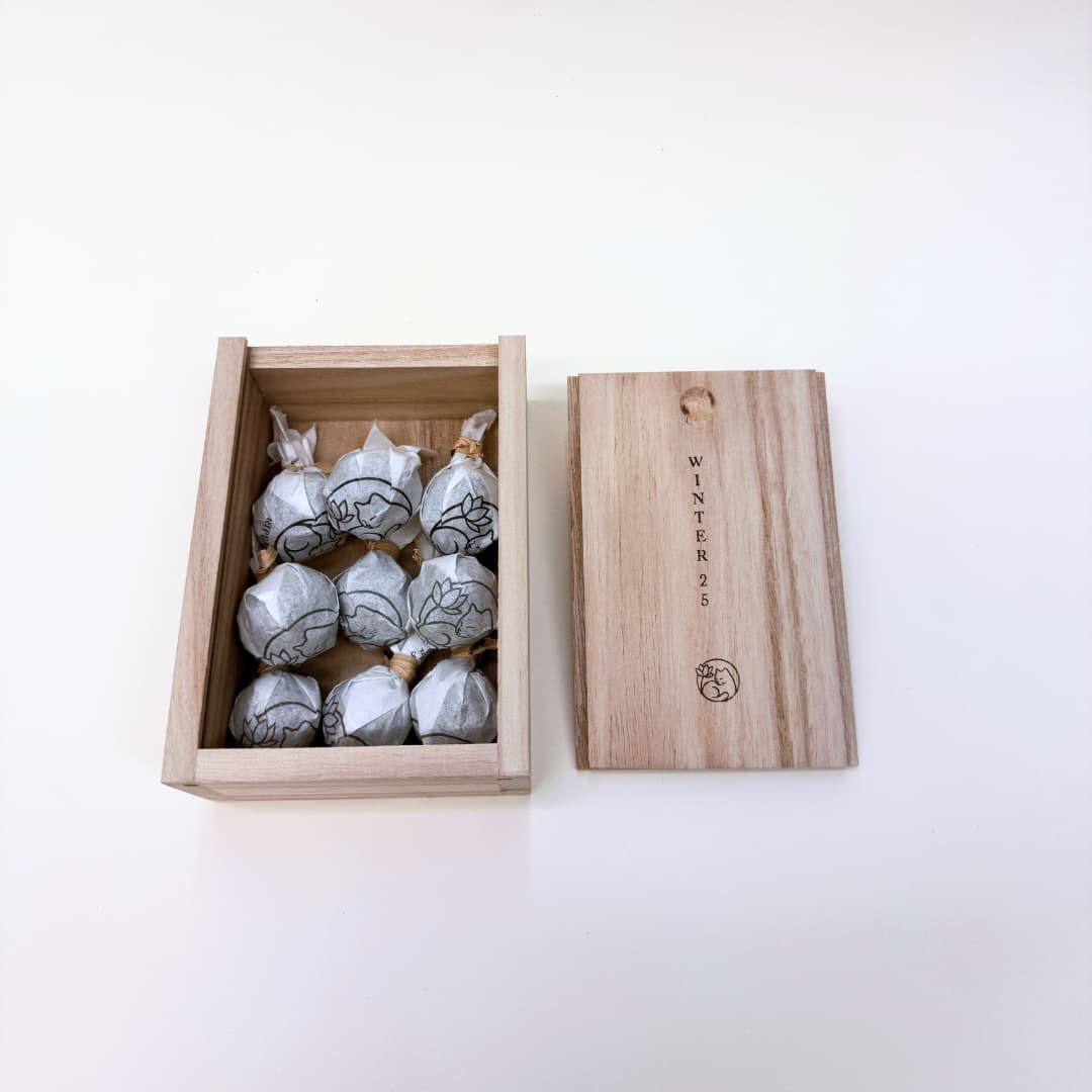 Pu'er collection box with tea balls