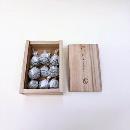 Pu'er collection box with tea balls