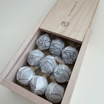Pu'er collection box with tea balls